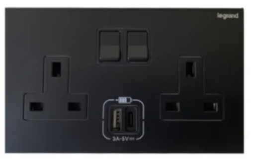 Legrand Galion逸景 碳素黑 兩位13A蘇面帶開關連USB